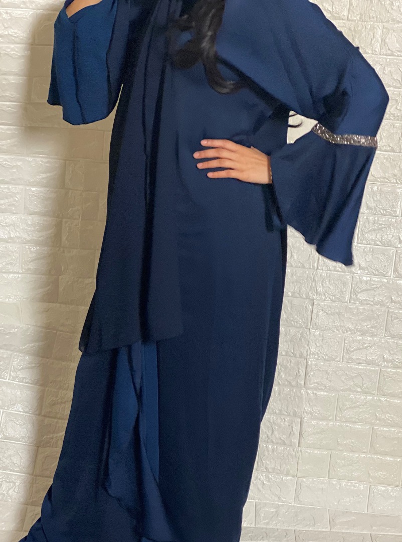 blue and white abaya