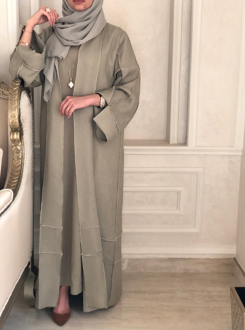 olive green 3-piece set that includes an olive green abaya with inner ...