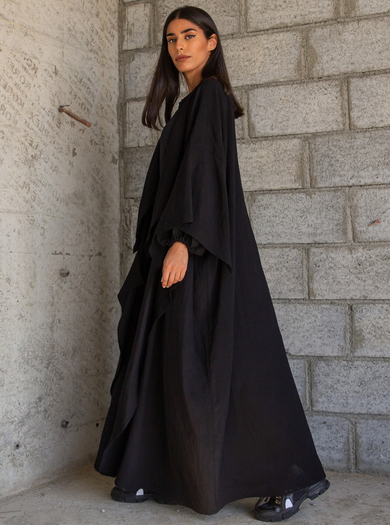 Elastic sleeves Black abaya featuring a cascading collar with elastic ...