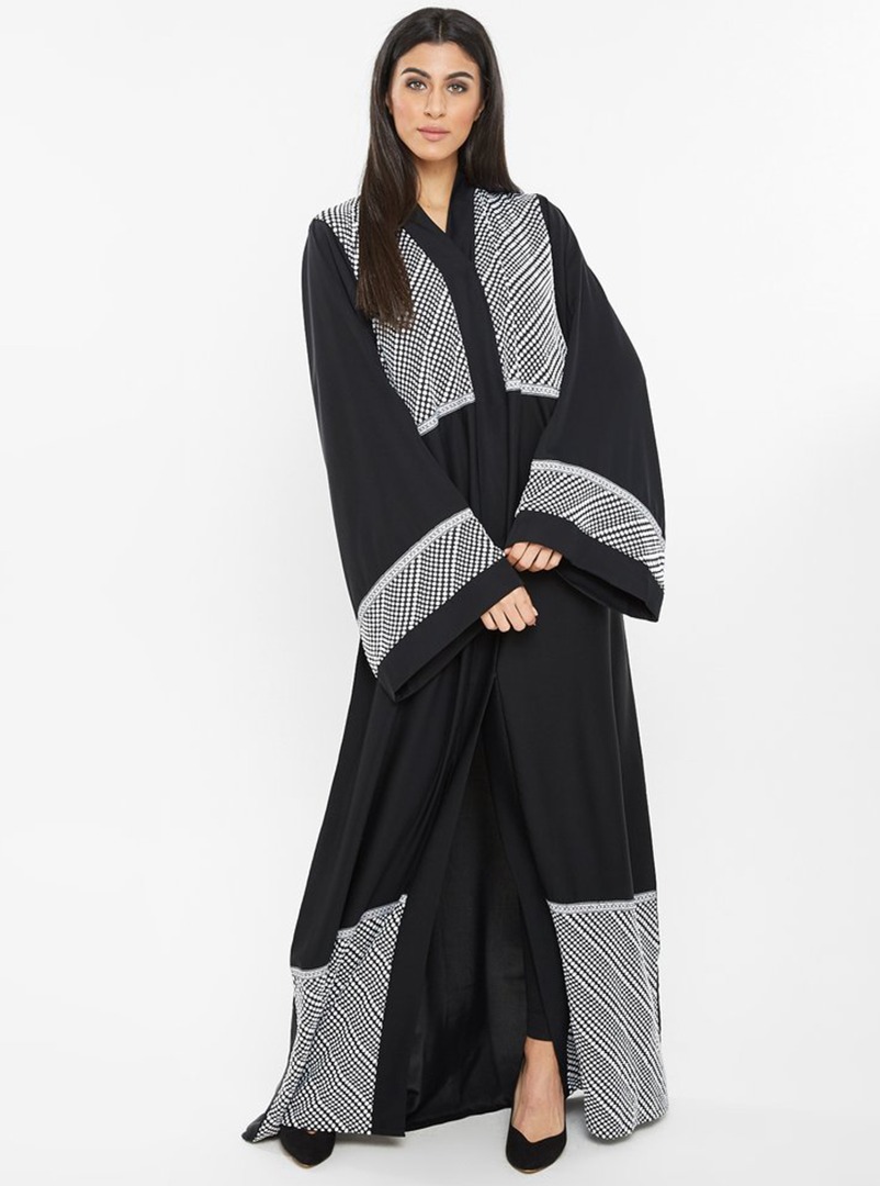 black and white abaya